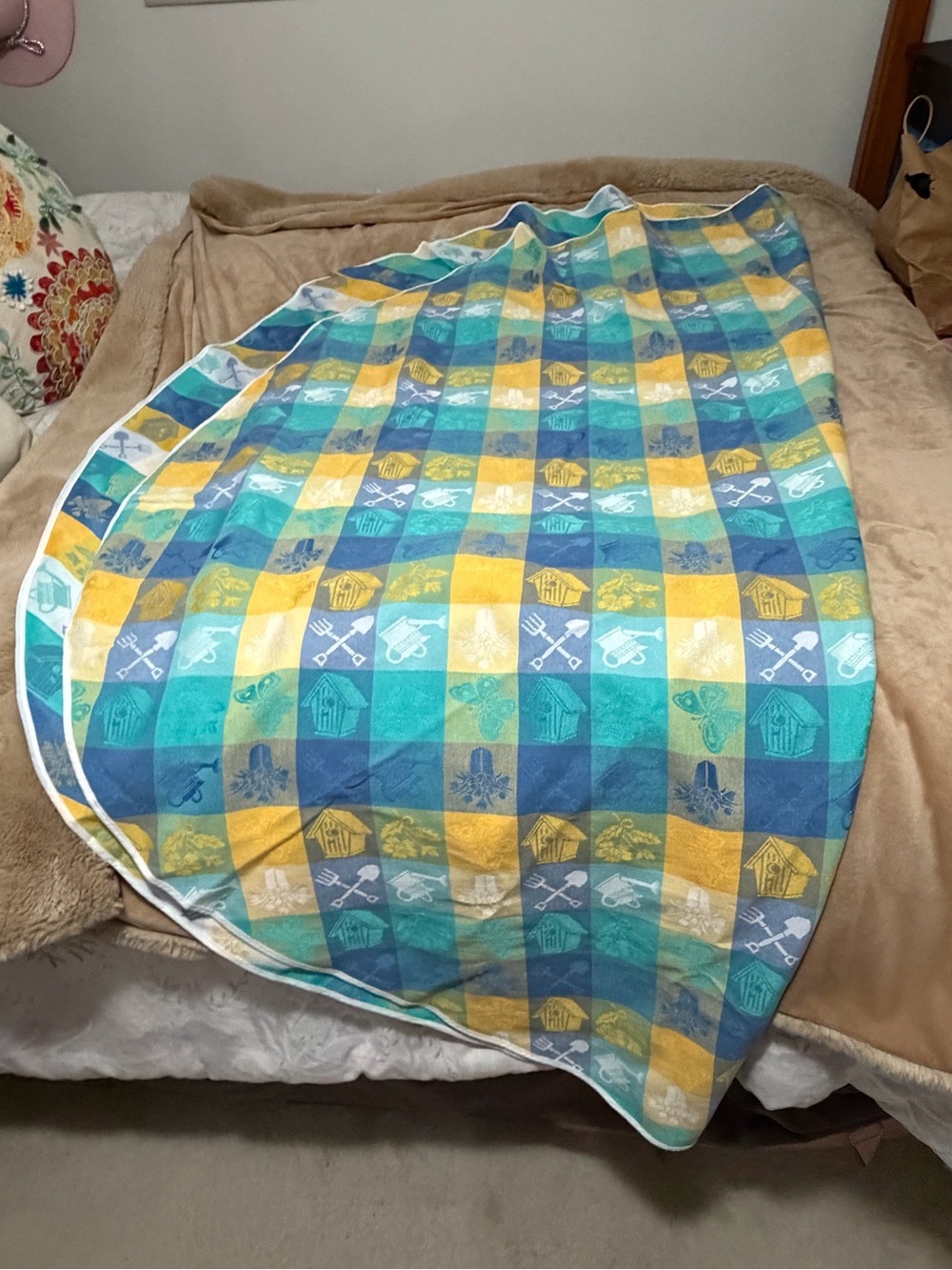 The Vermont Country Store 70” Round Checkered Spring Flowers Tablecloth
